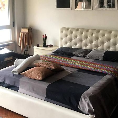 B&B Stanze Lussuose อาแวร์ซา ภายนอก รูปภาพ